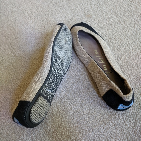 Tom's  Black and Tan Flats - 6.5 - Picture 3 of 4